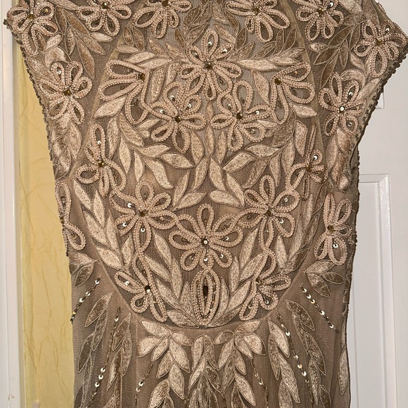 Gold high-neck elegant gown - Picture 4 of 6
